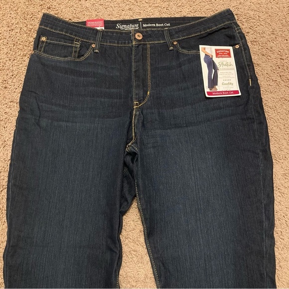 Signature Levi Strauss Women’s 16S Mid Rise Modern Boot Cut Dark Stretch Denim - Picture 2 of 9